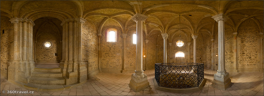Play virtual tour - Castle Upper Chapel