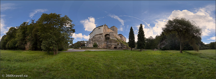 Play virtual tour - Castle from Plakánek Valley