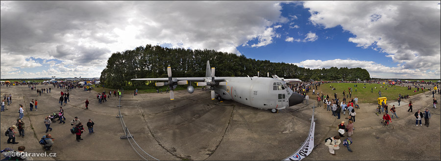 Play virtual tour - C-130 Hercules